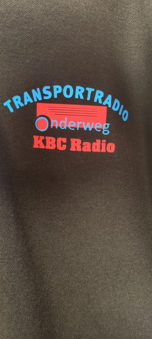 T shirt wit   transportradio borst en rug logo
